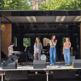 Chor- und Schulbandauftritt beim Sommerfest des AK Soziales Chor- und Schulbandauftritt beim Sommerfest des AK Soziales