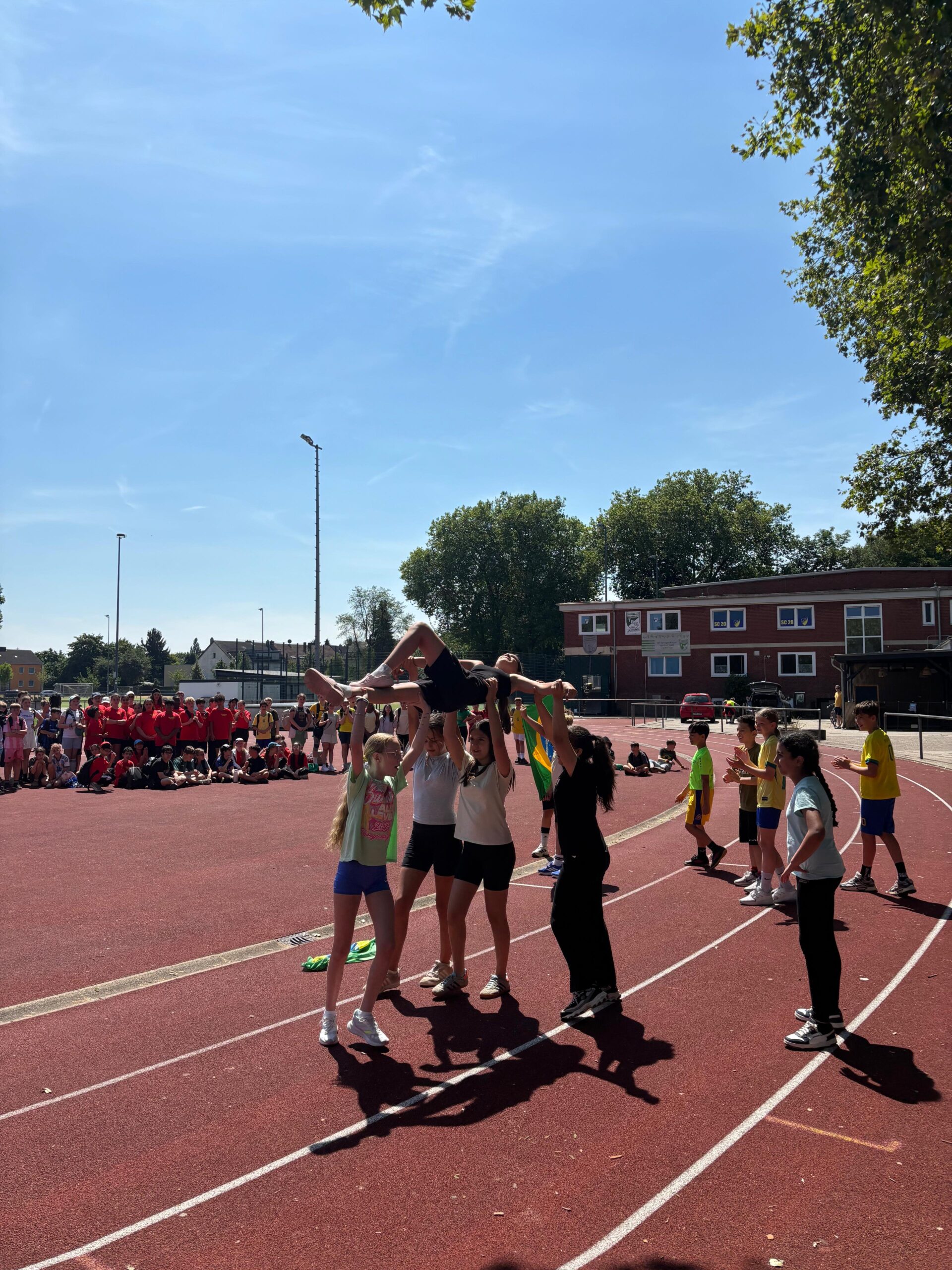 Sportprojekttag der Jahrgänge 5 und 6 – Sport, Teamgeist und jede Menge gute Stimmung Sportprojekttag der Jahrgänge 5 und 6 – Sport, Teamgeist und jede Menge gute Stimmung